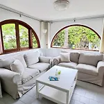 Sunny Villa *