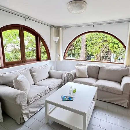 Sunny Villa *